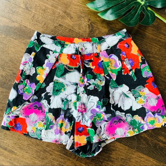 Gracia Pants - Gracia | Floral Flowy Shorts Size Small